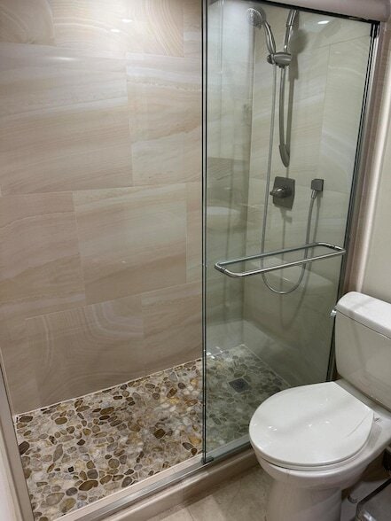 Building Photo - 797 S Riverside Dr