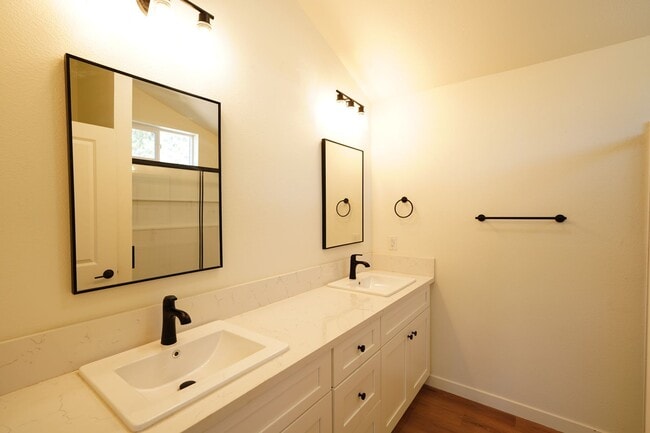 Building Photo - 4805 Charlotte Way