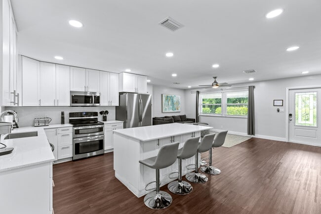 Building Photo - 1800 NE 28th Ave