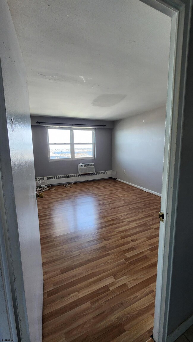 Building Photo - 3817 Ventnor Ave