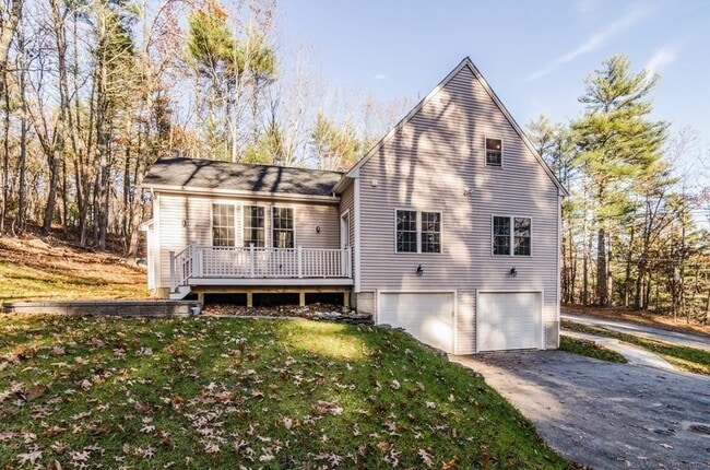 Building Photo - 718 Main St