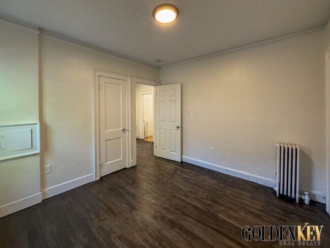 Building Photo - Beautifully redone large 3 bedroom home!