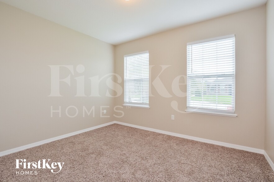 Building Photo - 1995 Banner Ln