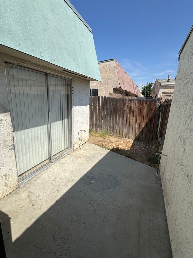 Building Photo - 4321 Palmacia Dr