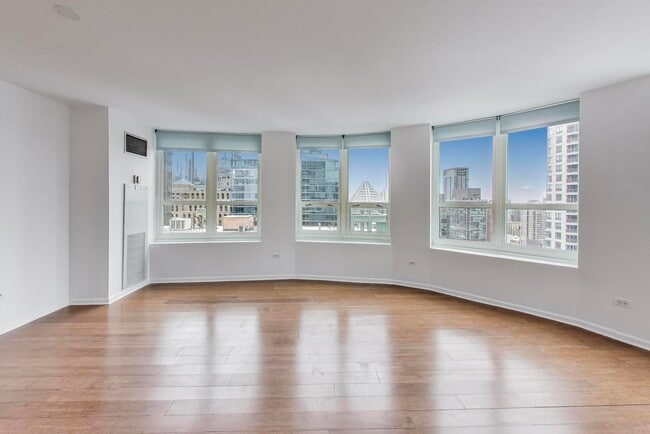 Building Photo - 345 N La Salle Dr