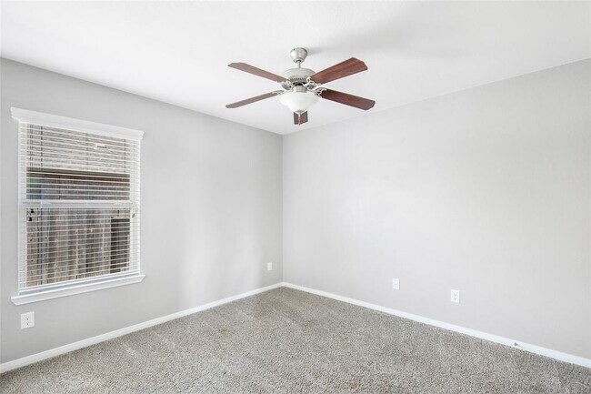 Building Photo - 18115 Van Berkel Ln