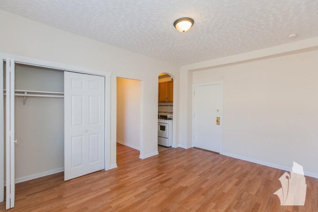 Building Photo - 839 W Sheridan Rd