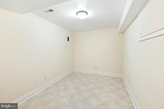 Building Photo - 4900 Indian Ln NW