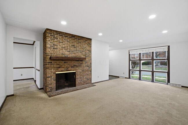 Building Photo - 4554 Sandringham Dr