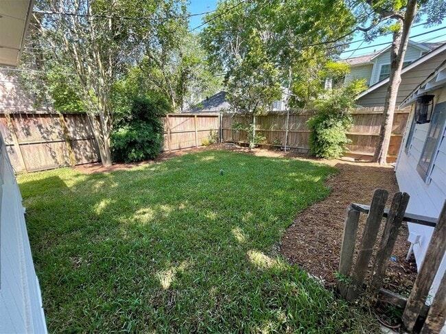 Building Photo - 3720 Jardin St