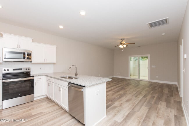 Building Photo - 190 Coastline Cir