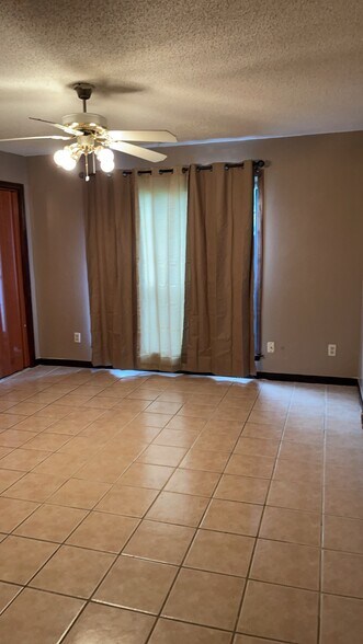 Building Photo - 6209 Summer Hills Cir