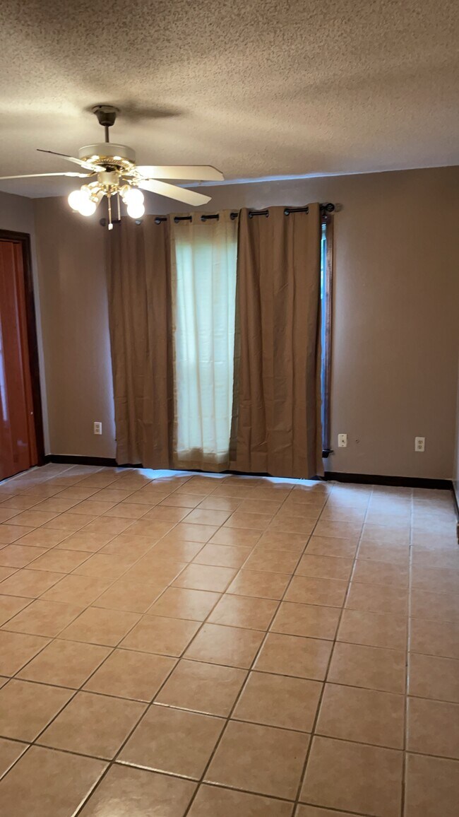 Building Photo - 6209 Summer Hills Cir