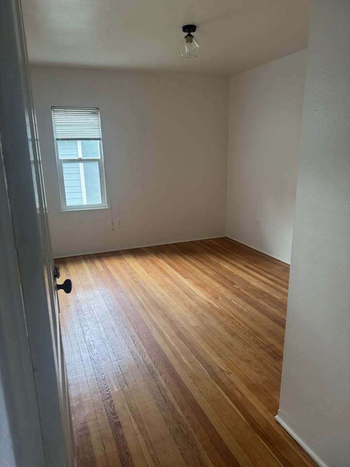 Building Photo - 118 E Wallace Ave