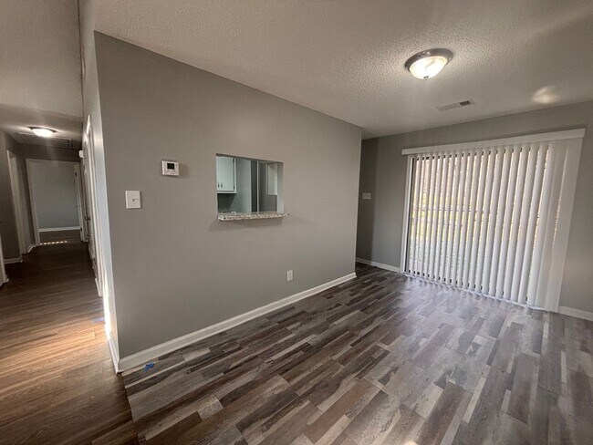 Building Photo - 5756 Crievewood Dr