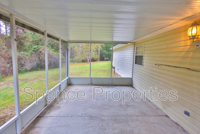Building Photo - 213 Pinoak Ct W