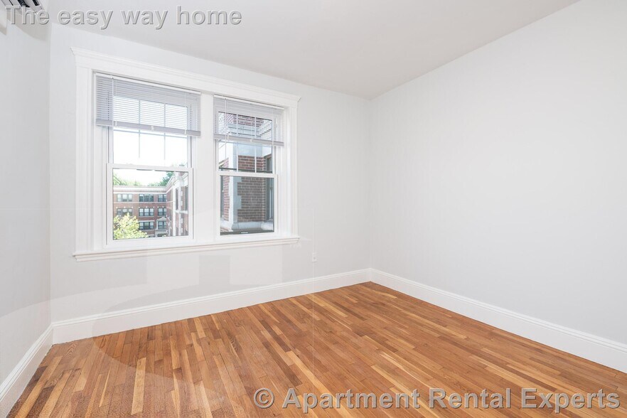 Building Photo - 18 A Forest St