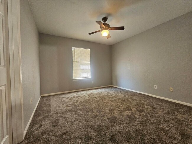 Building Photo - 164 Ashwood N