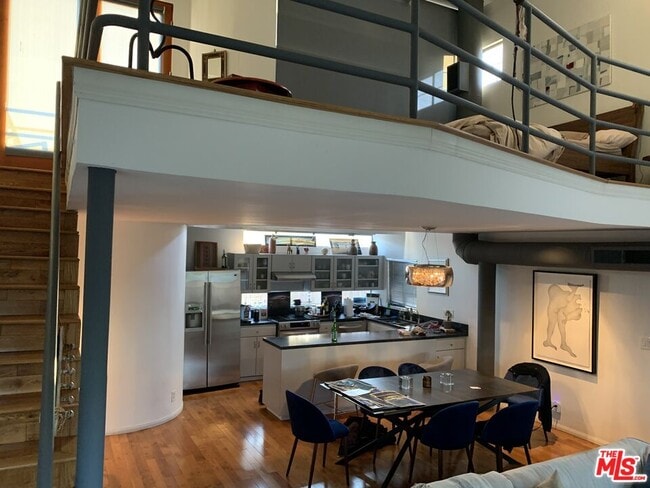 Building Photo - 1015 Marine St