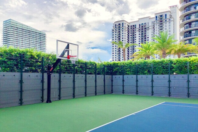 Building Photo - 801 S Miami Ave