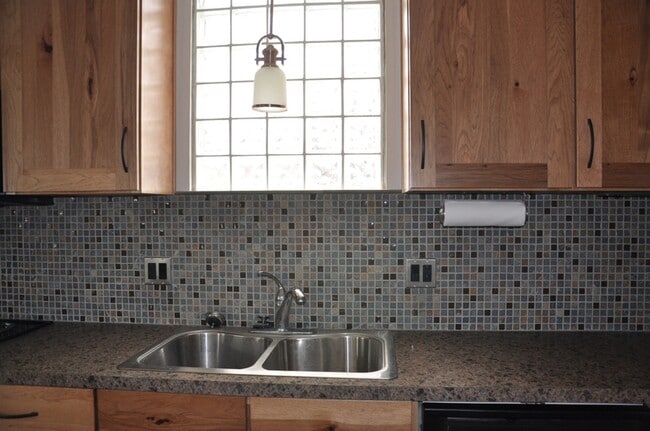 Building Photo - 404 S 5th Ave