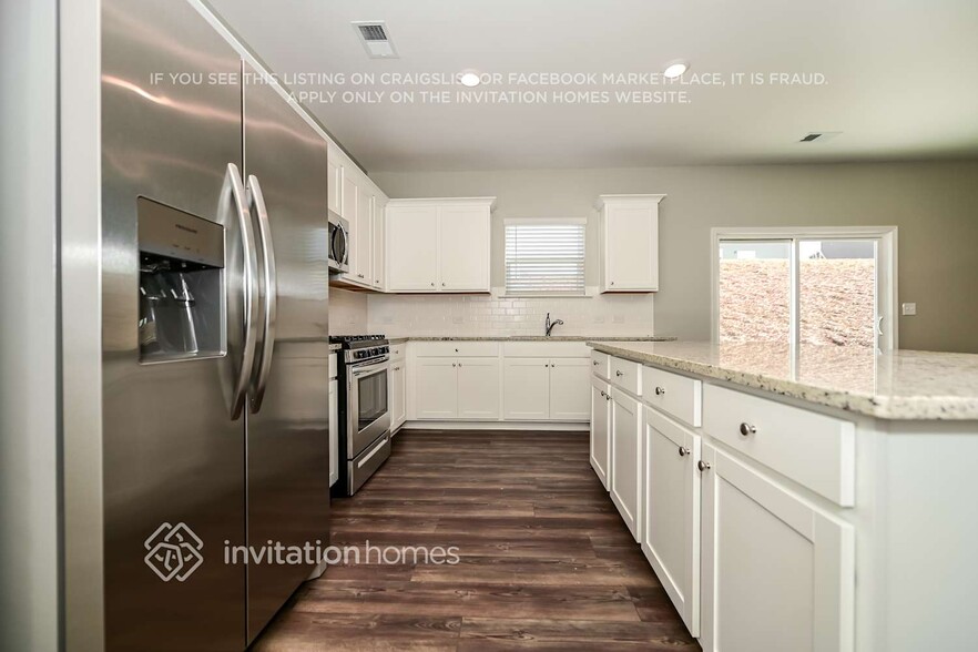 Building Photo - 800 Gelderland Dr