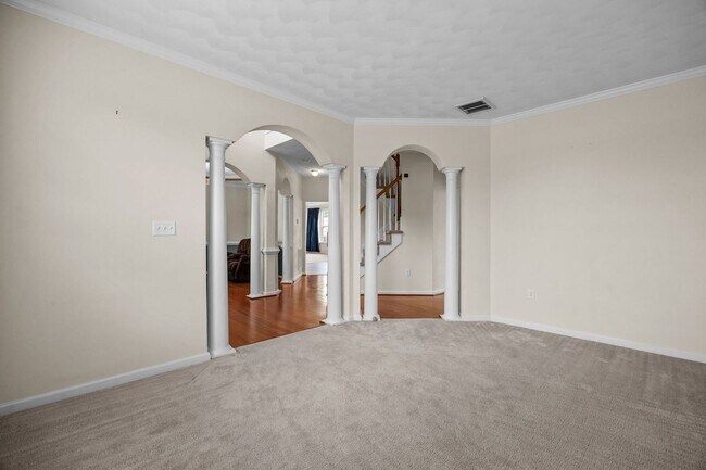 Building Photo - Spacious 5BR Home with Large Backyard in Quiet Chesapeake Neighborhood!
