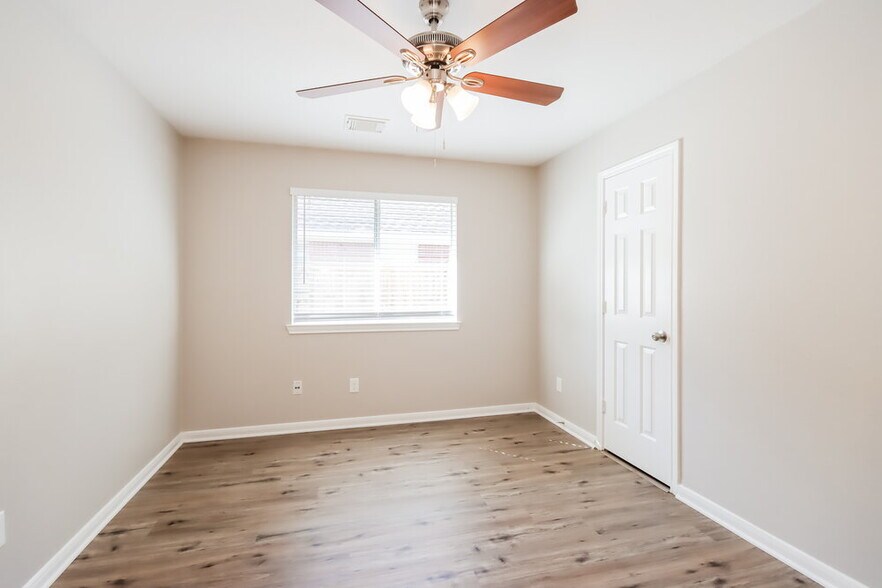 Building Photo - 1110 Bringewood Chase Dr