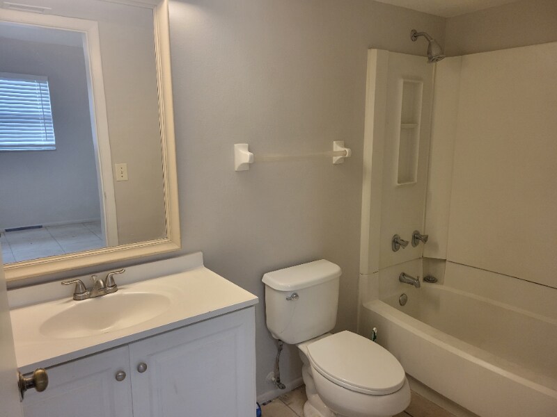 Building Photo - 5303 Summerlin Rd