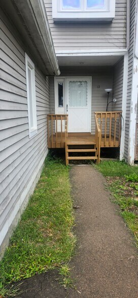 Primary Photo - 255 Pine Rock Ave