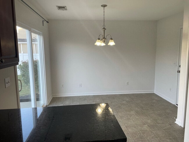 Building Photo - 3215 Lauderdale Ln