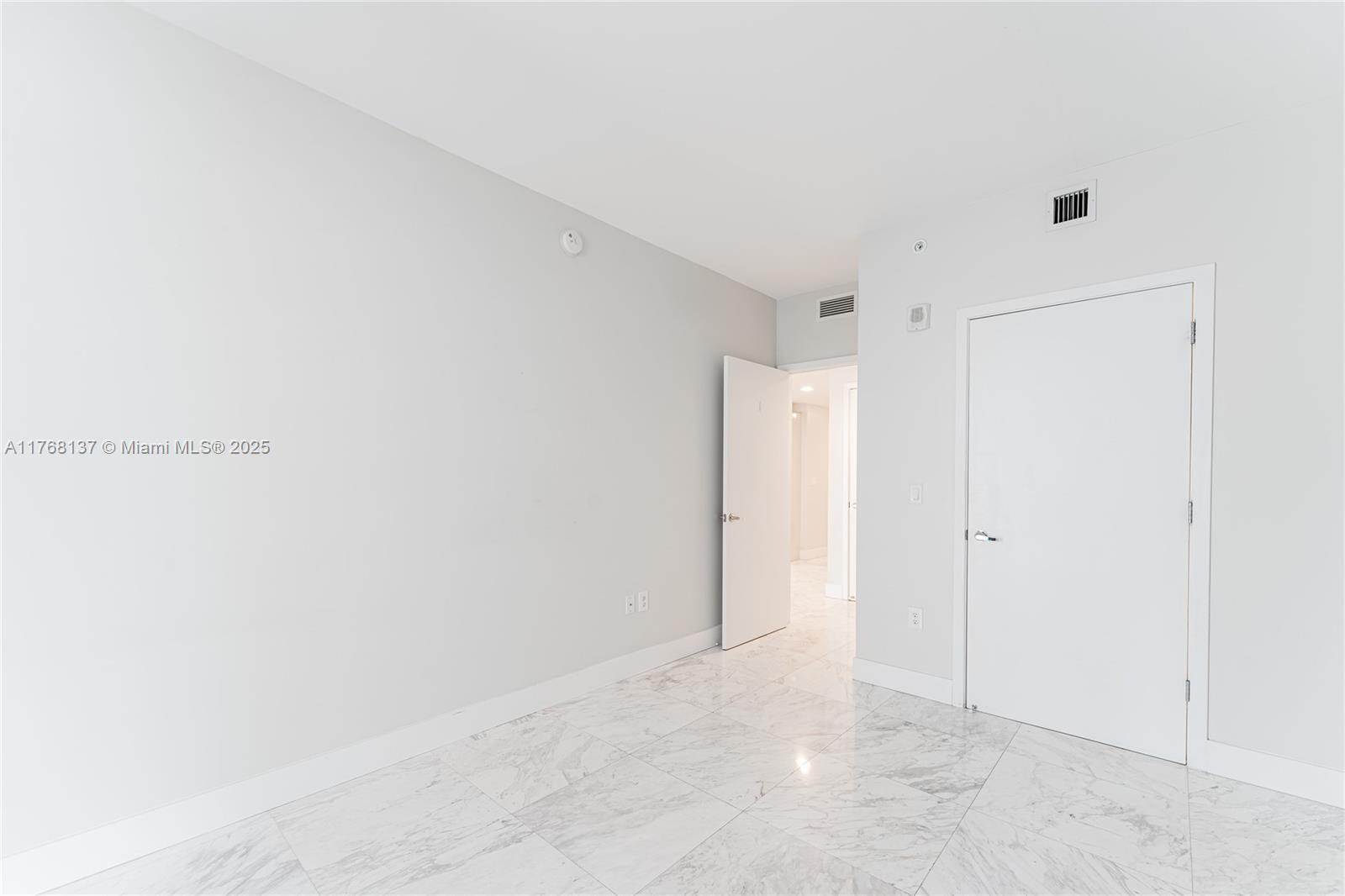 Building Photo - 1010 Brickell Ave