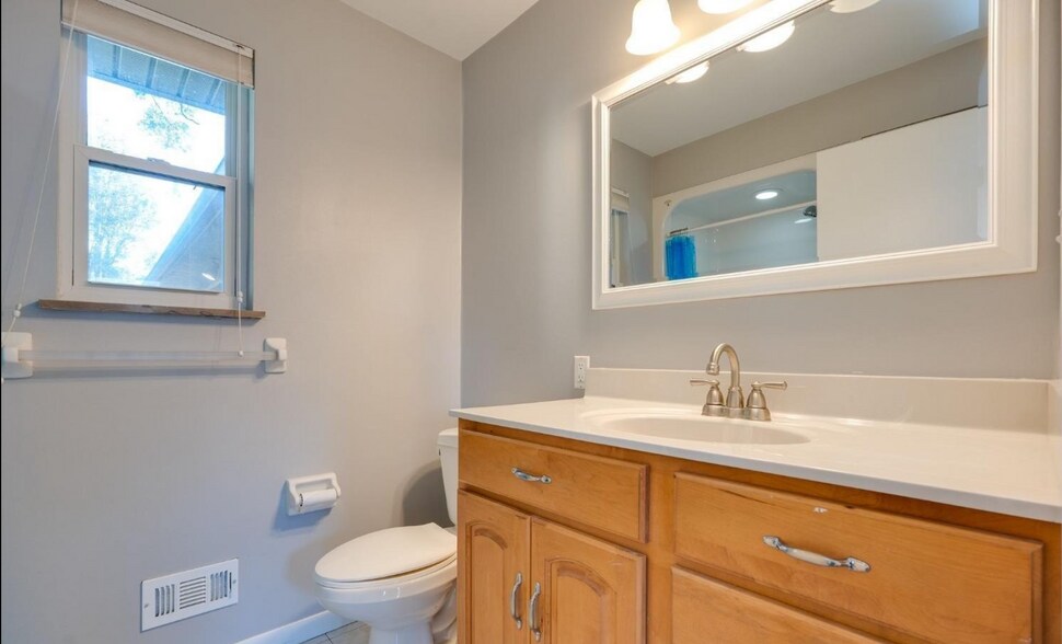 Building Photo - 6721 Eleck Pl