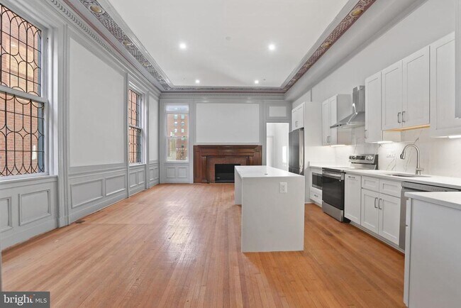 Building Photo - 812 Park Ave
