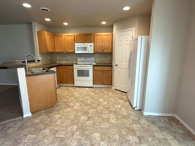 Building Photo - Beautiful 3 be 2 bath home with office in Meridian just off Locust Grove and Amity