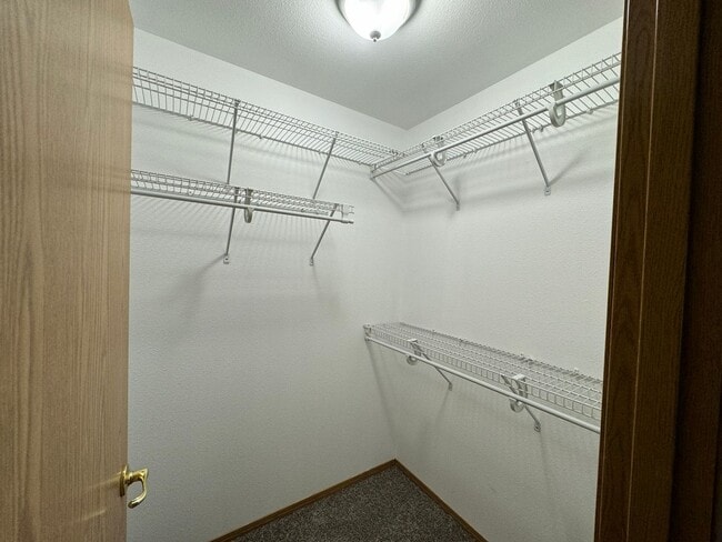 Building Photo - 2 bedroom 2 bathroom Roseburg Duplex