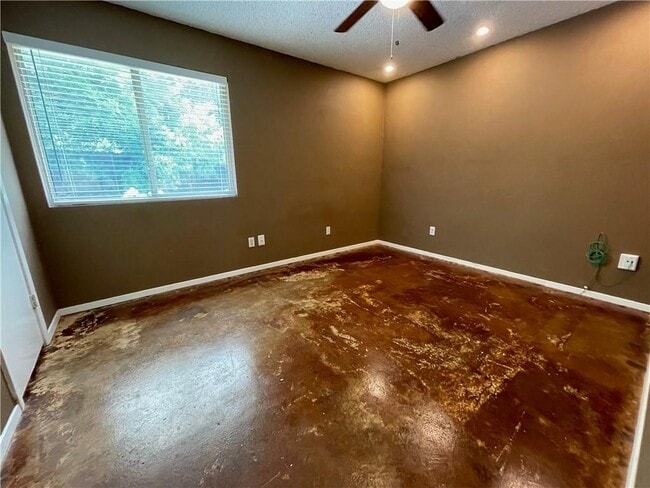 Building Photo - 7712 Elderberry Dr