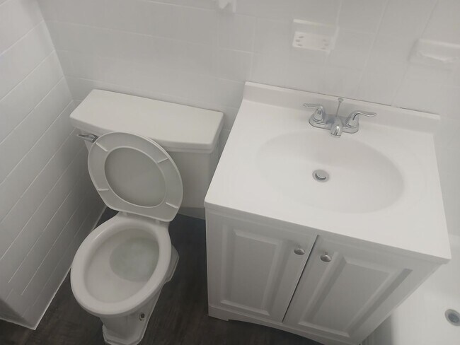 Building Photo - NEW Rate NOW! Beautiful 3 Bedroom Home in ...