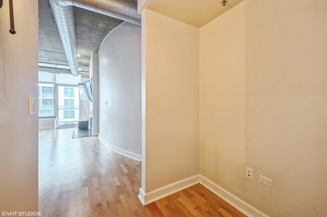 Building Photo - 1305 S Michigan Ave