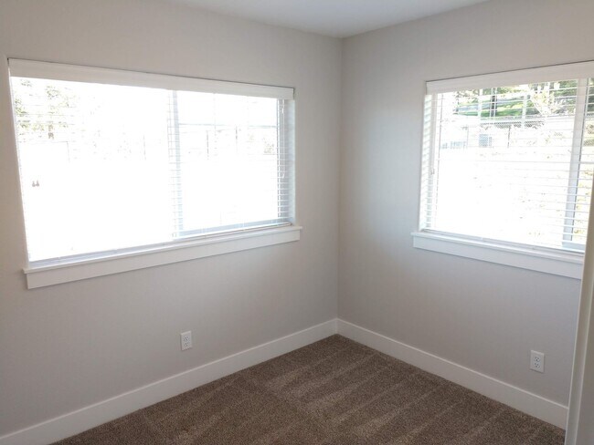 Building Photo - BIGFIR1055-1057