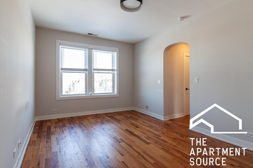 Building Photo - 656 W Wrightwood Ave