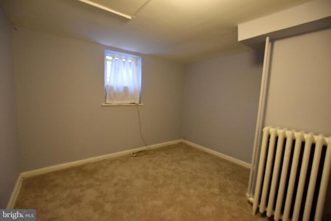 Building Photo - 909 Maplewood Ave