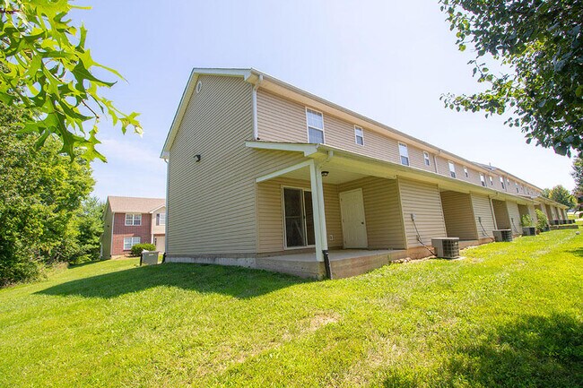 Building Photo - 1613 Citadel Dr