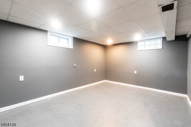 Building Photo - 640 Warfield Rd
