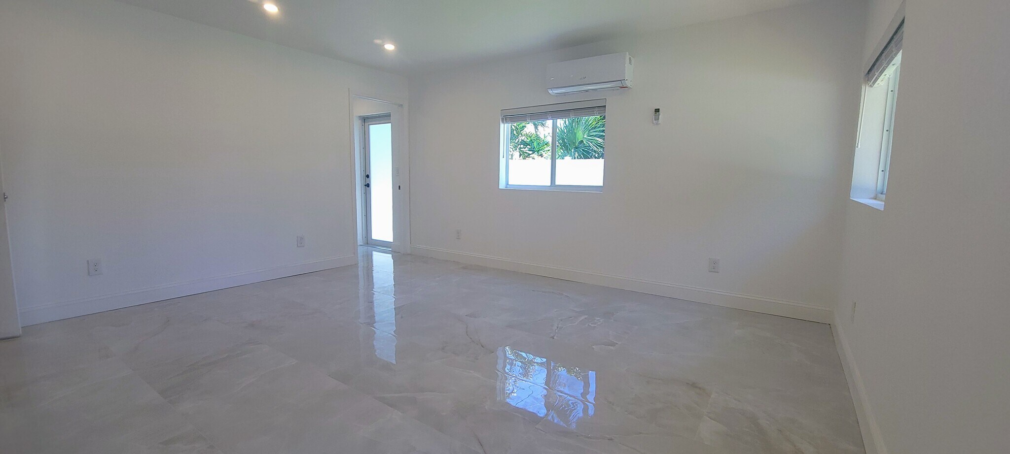 Building Photo - 1400 SE 8th Ave