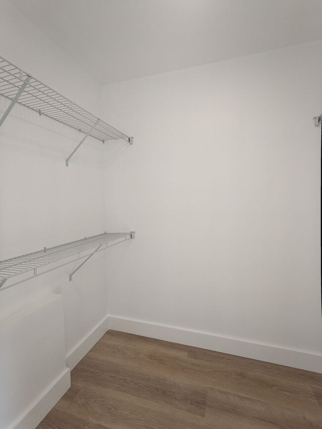Building Photo - Black Mountain Rental!