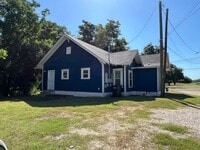 Building Photo - 1/1 Duplex Waco