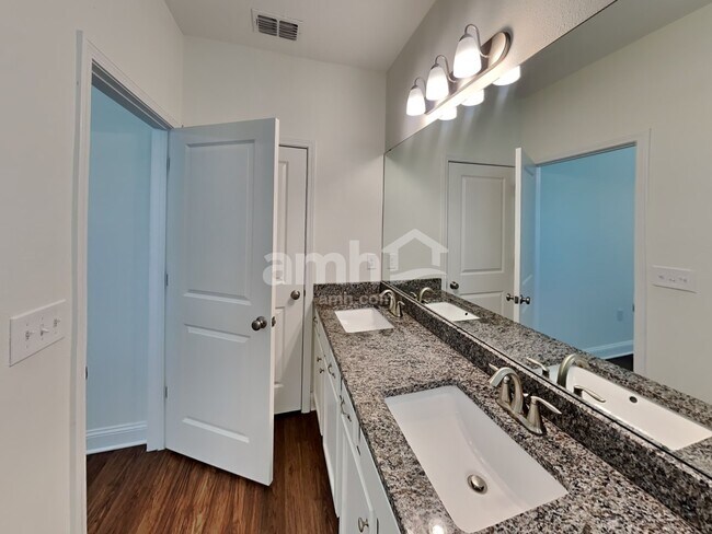 Building Photo - 2993 Hill Valley Ln