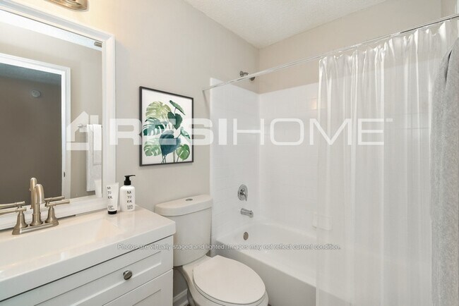 Building Photo - 956 Chalmet Ln