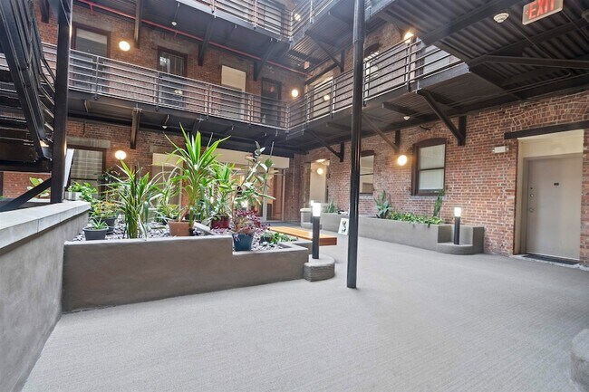 Building Photo - 187 Wayne St